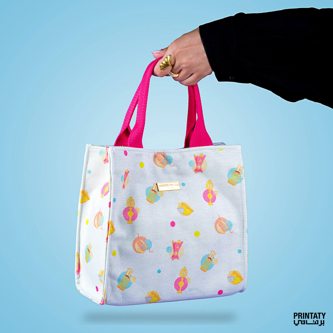 شنطة يد صغيرة : أدوات ملونة من التراث