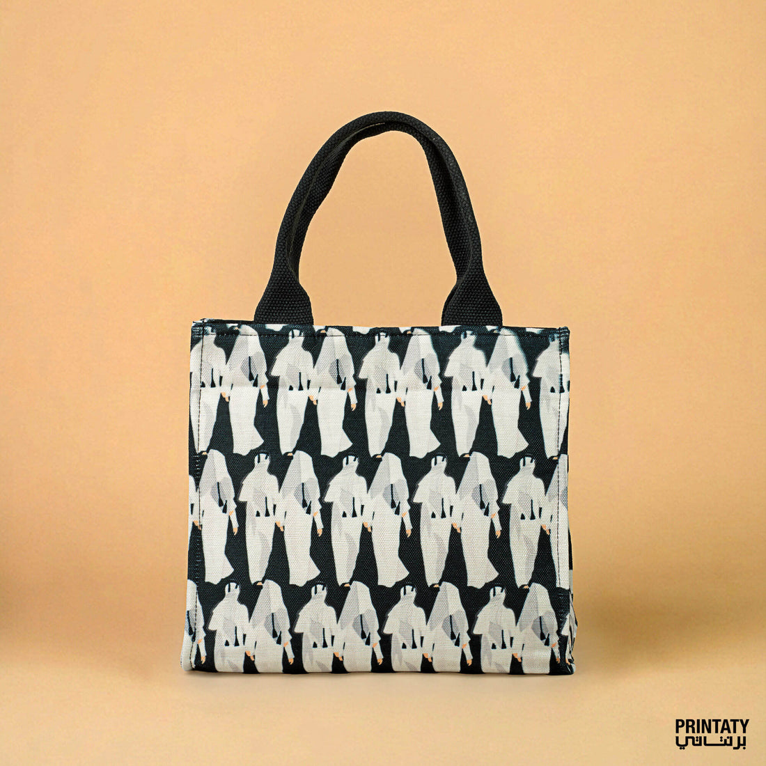 Small handbag: Men from Qatar